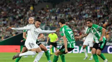 خبير تحكيمي يبيّن مدى أحقية ريال مدريد في ضربة جزاء أمام ريال بيتيس